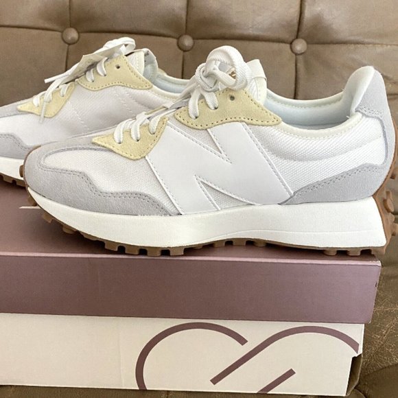 New Balance 327 Women\'s Sneakers Shoes Neutral Light Colors size 9.5 WS327DRT